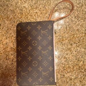 Louis Vuitton Neverfull Pouch MM Rose Ballerine Interior